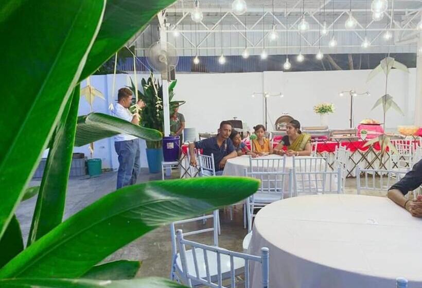 בקתה דלוקס, Secret Garden Warni Villa