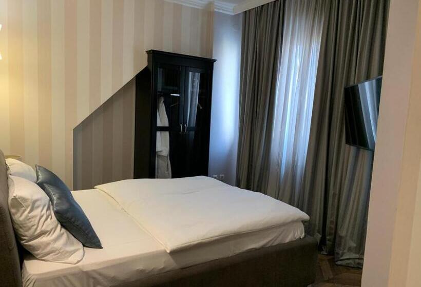 اتاق لوکس, Balkan Centar