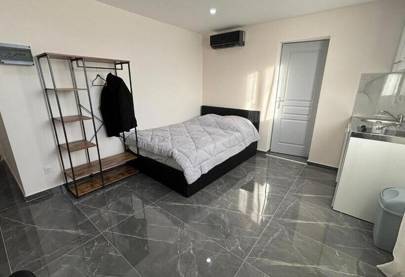 스탠다드 스튜디오, Luna