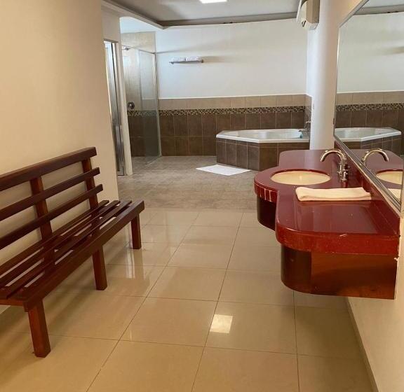 סוויטה, Autohotel Frances