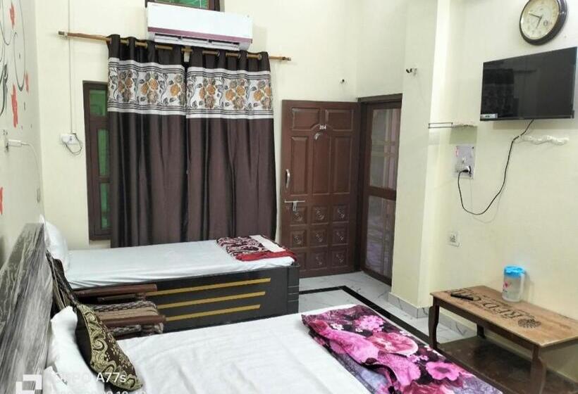 スタンダード4人部屋, Pushpa Home Stay