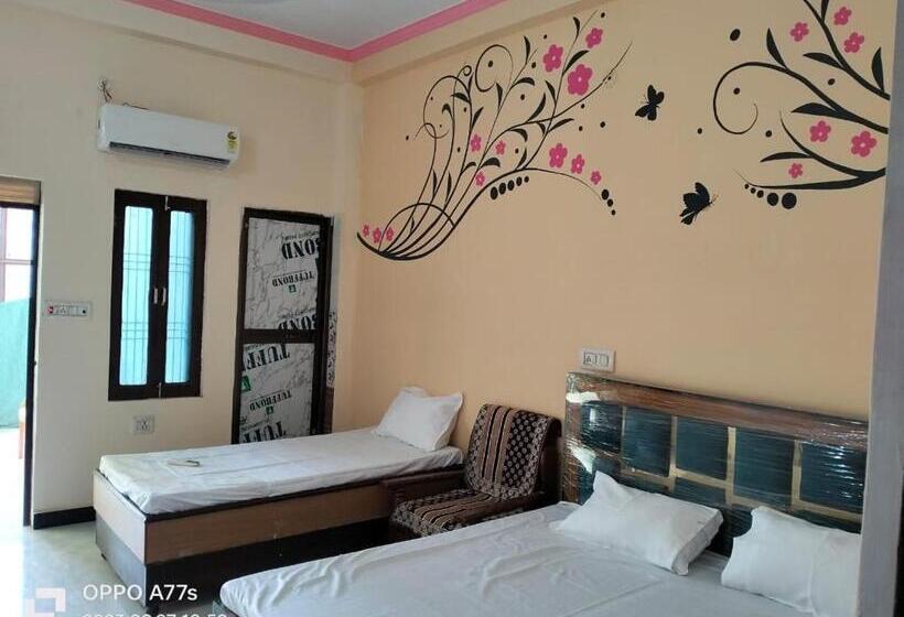 スタンダード4人部屋, Pushpa Home Stay