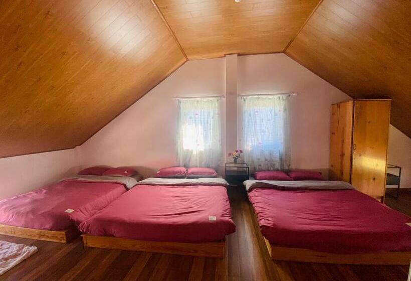 Aile Bungalovu, Ruby Peace