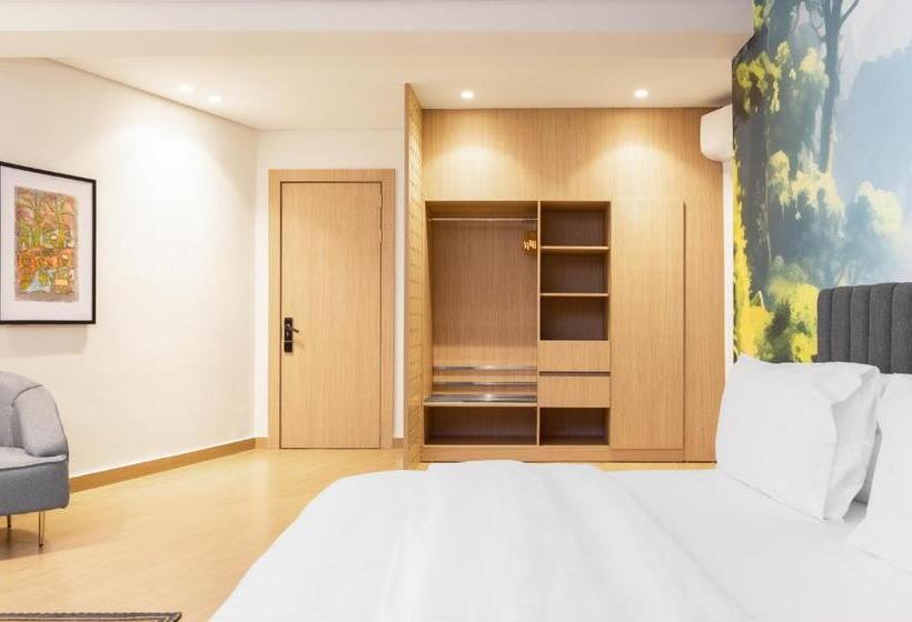 سوئیت پرزیدنت, Tree House Boutique