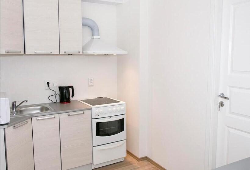 اتاق استاندارد یک نفره, Private Room In A Shared Apartment