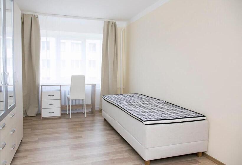 اتاق استاندارد یک نفره, Private Room In A Shared Apartment