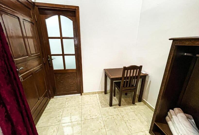 اتاق استاندارد چهار تخته, Riad El Wazzania