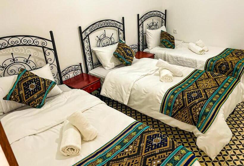 Quarto Triplo Estandar, Riad El Wazzania