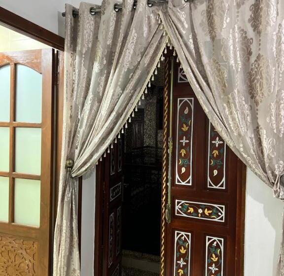اتاق استاندارد چهار تخته, Riad El Wazzania