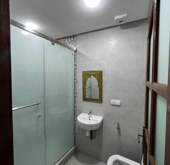 اتاق استاندارد سه نفره, Riad El Wazzania