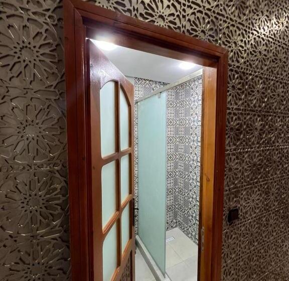 اتاق استاندارد سه نفره, Riad El Wazzania