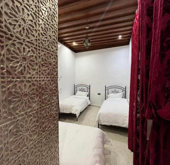 اتاق استاندارد سه نفره, Riad El Wazzania