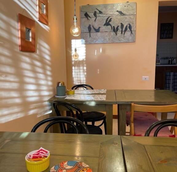 اتاق اکونومی, Lattrazionedelgeco