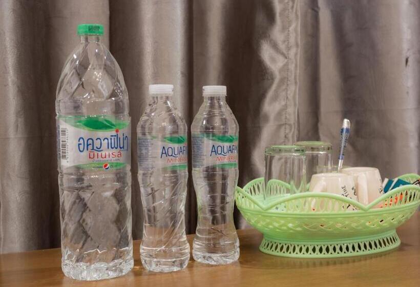 חדר סטנדרט לשלושה, Onjira Resort