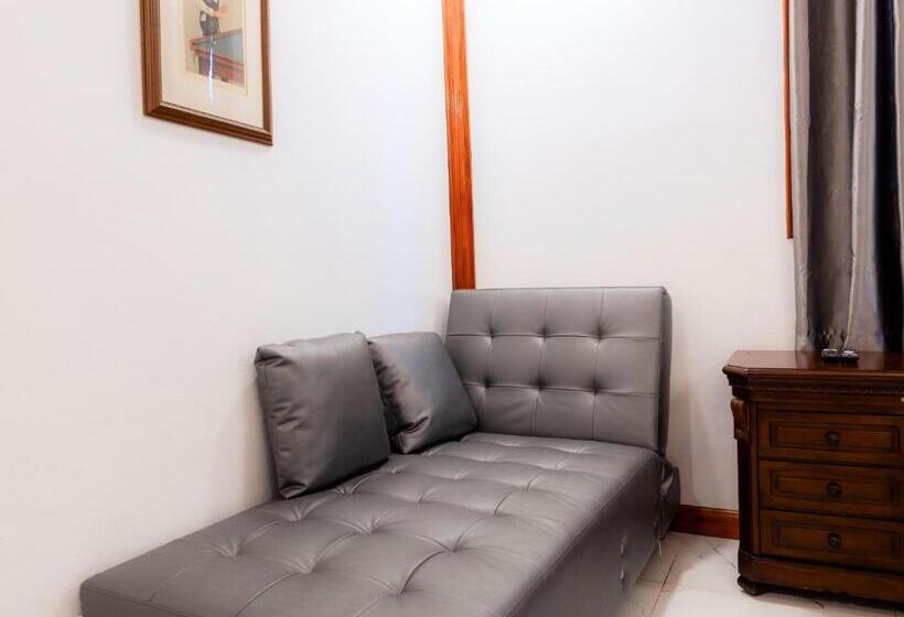 חדר סטנדרט לשלושה, Onjira Resort