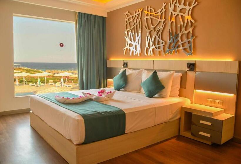 سوییت با چشم‌انداز دریا, Sirena Beach Resort & Spa