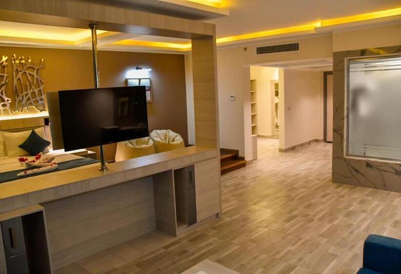 سوییت با چشم‌انداز دریا, Sirena Beach Resort & Spa