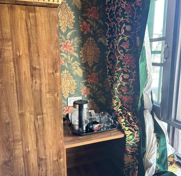 キングサイズベッドのスタンダードルーム, Hideaway Cottages