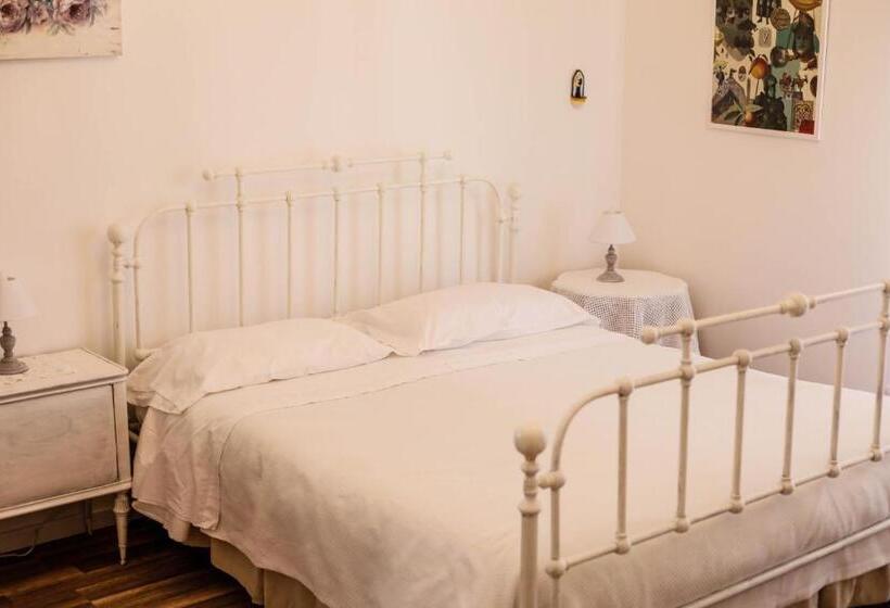 اتاق استاندارد سه نفره, B&b Liola