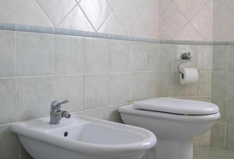 اتاق استاندارد سه نفره, B&b Liola
