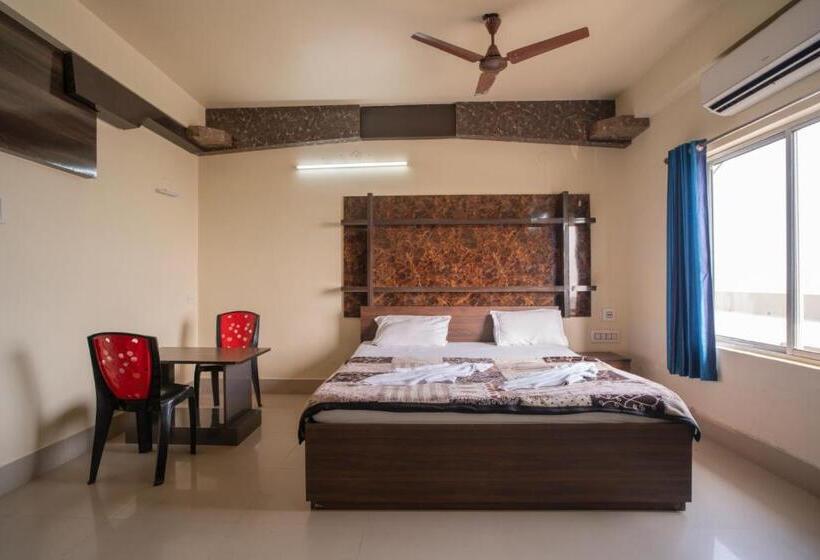 Студия Стандарт Вид на Море, Nilkantha