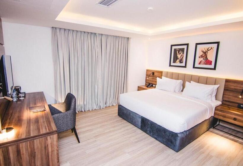 اتاق اکونومی یک تخته, The Safron