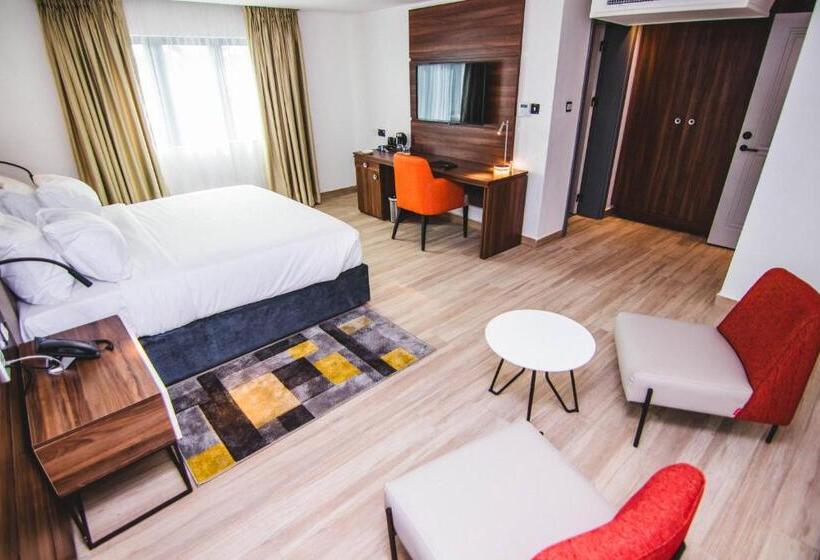 سوییت لوکس, The Safron