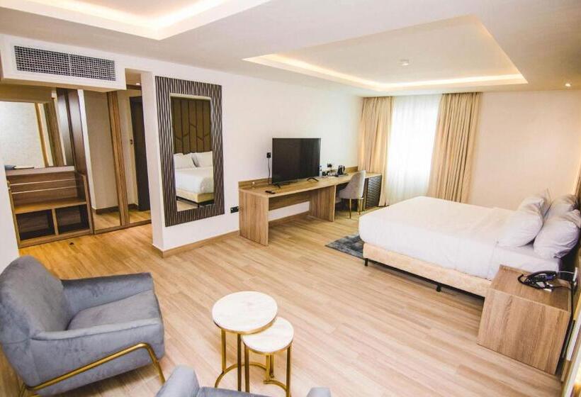 سوییت سوپریور, The Safron