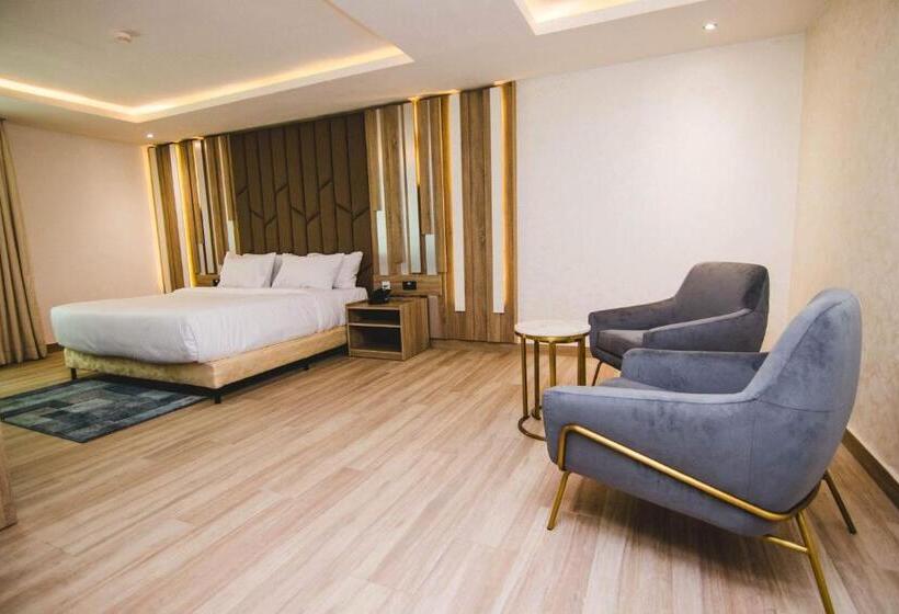 سوییت سوپریور, The Safron