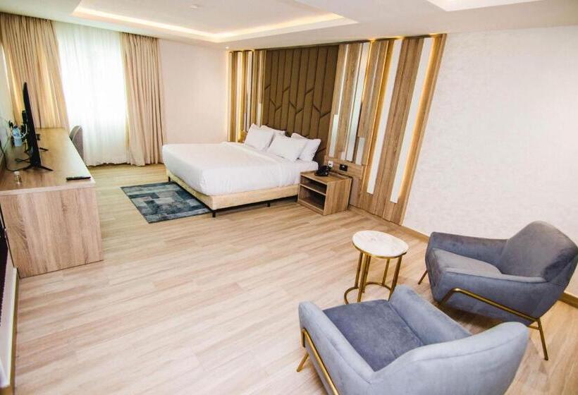 سوییت سوپریور, The Safron