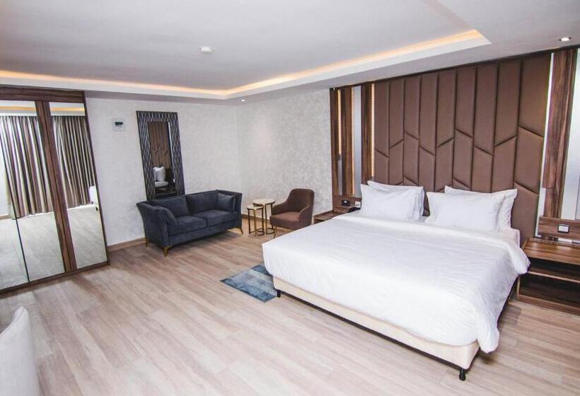 سوییت اجرایی, The Safron