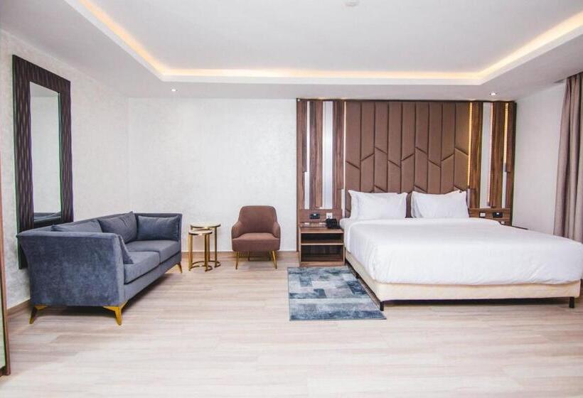 سوییت اجرایی, The Safron