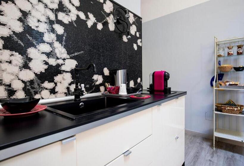 سوییت جونیور با بالکن, Home & More Brigida