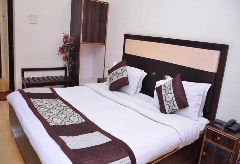 Quarto Deluxe, Goyal Plaza Hotel 5 Mint. Waling Distance From Pushkar Lake