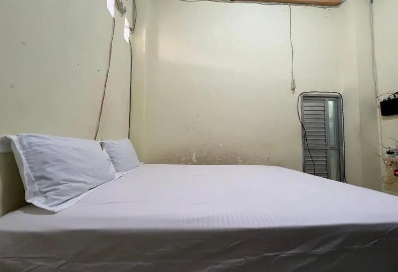 スタンダードルーム, Oyo 93683 Kost Naura