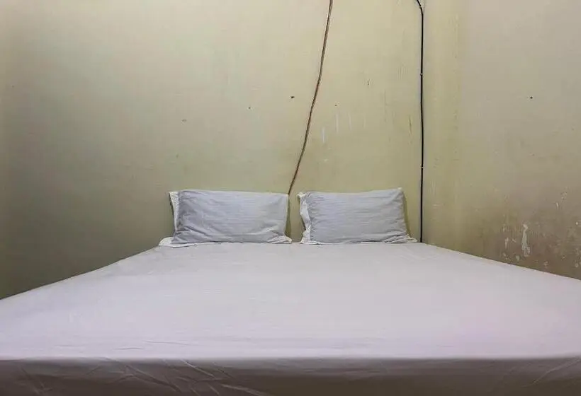 スタンダードルーム, Oyo 93683 Kost Naura