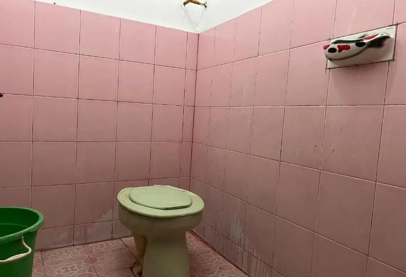 スタンダードルーム, Oyo 93683 Kost Naura