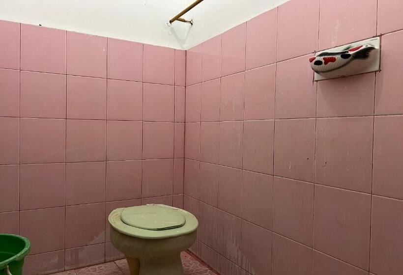 غرفة قياسية, Oyo 93683 Kost Naura