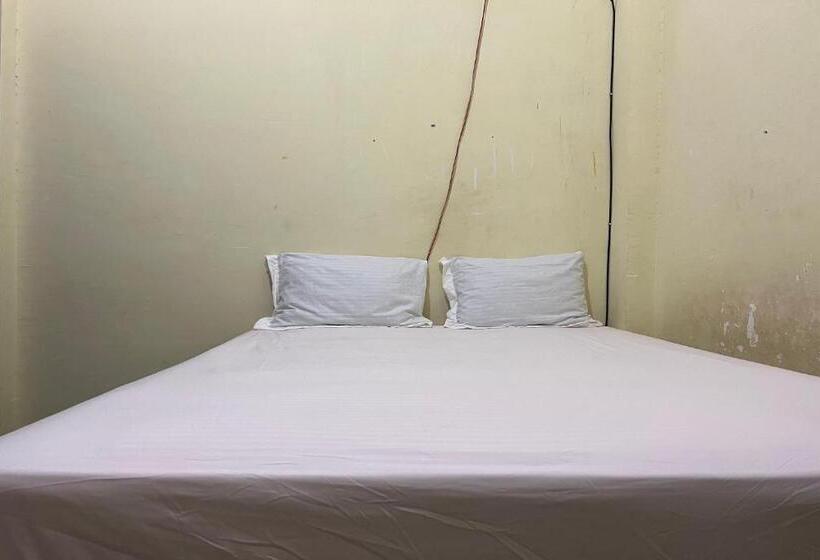 غرفة قياسية, Oyo 93683 Kost Naura