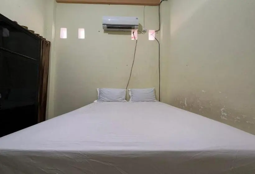 スタンダードルーム, Oyo 93683 Kost Naura