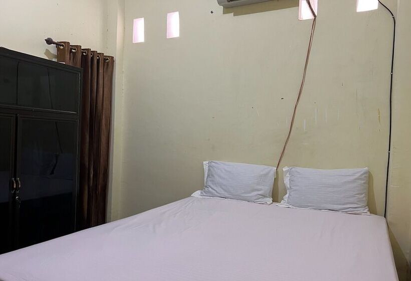 غرفة قياسية, Oyo 93683 Kost Naura