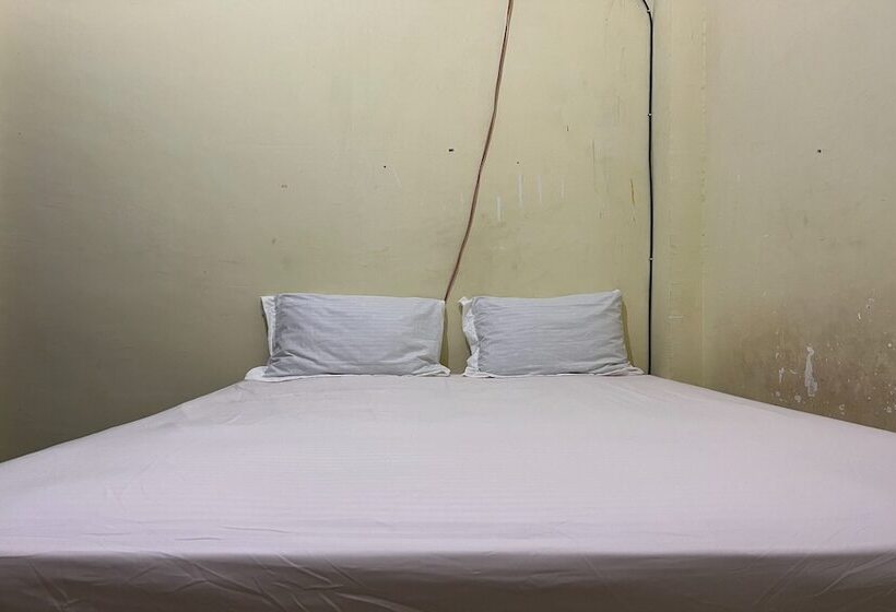 غرفة قياسية, Oyo 93683 Kost Naura