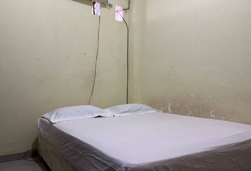 غرفة قياسية, Oyo 93683 Kost Naura