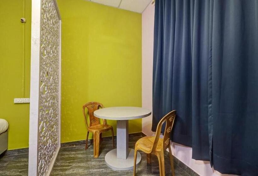 اتاق کلاسیک سه تخته, The Farmhouse Inn