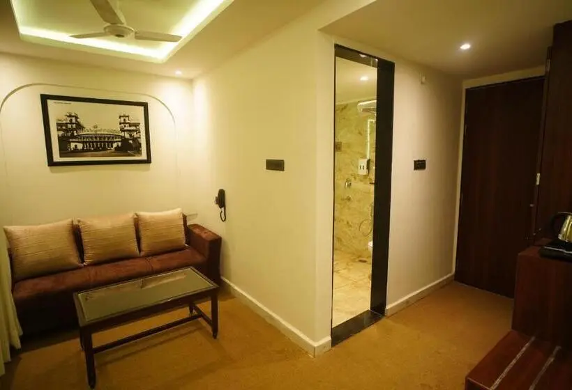Juniorsviitti, Prahlad Inn