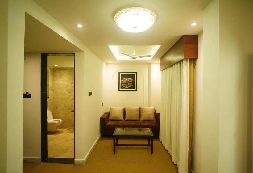 Juniorsviitti, Prahlad Inn