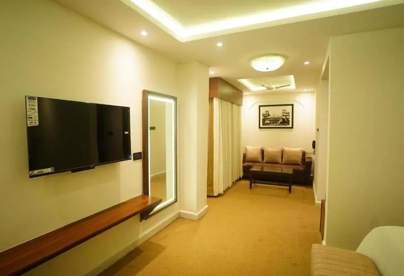 Juniorsviitti, Prahlad Inn