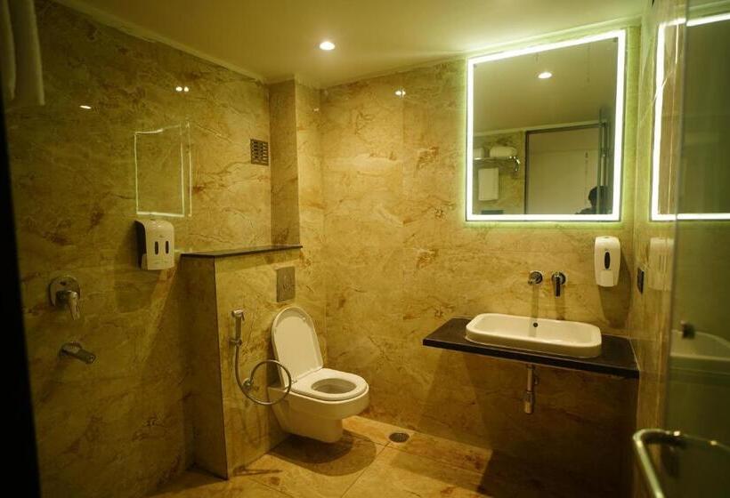 סוויטת ג'וניור, Prahlad Inn