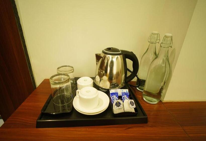 סוויטת ג'וניור, Prahlad Inn