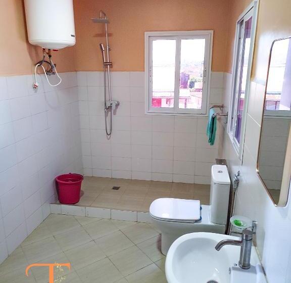 اتاق خانوادگی, Toky Hôtel